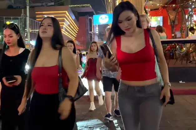 夜上海论坛：行业人脉与设备信息交汇的深夜情报站